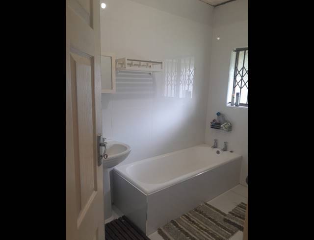 3 BEDROOM HOUSE TO LET IN YELLOWWOOD PARK